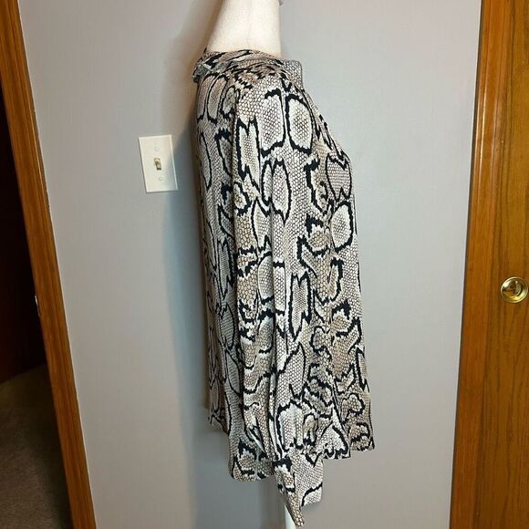 Cabi snakeskin animal print blouse size M - Picture 7 of 13